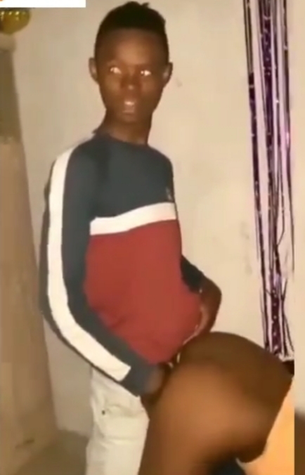 $e¢0ndary studeπt h@viπg fuπ with his ©l@ssm@tes